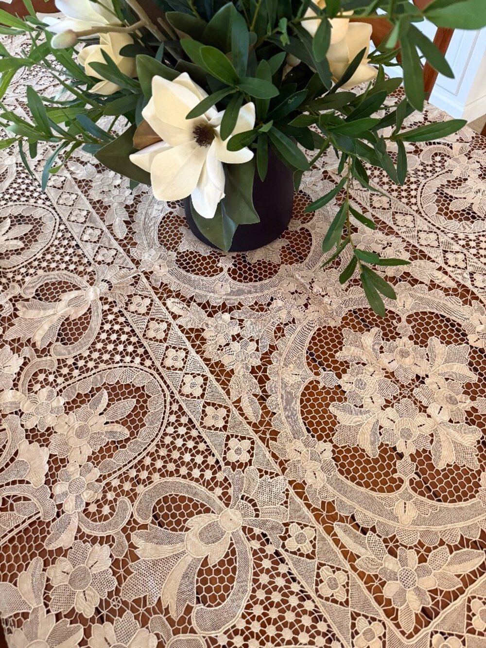 Vintage Guipure Lace Tablecloth – Ivory Cotton, Excellent condition!